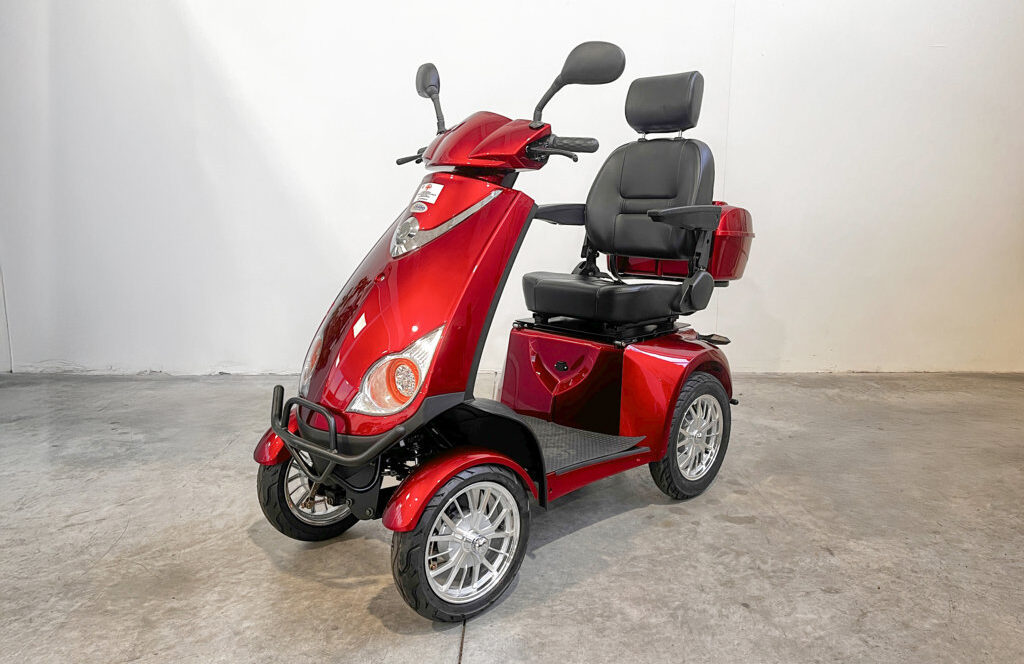 scooter-elettrico-freedom-quattro-senior-sedile-poltrona-braccioli scooter-elettrico-freedom-quattro-senior-sedile-poltrona-braccioli