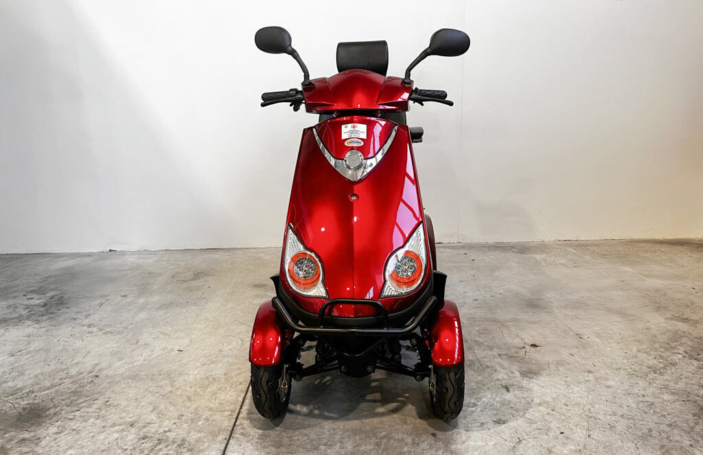 scooter-elettrico-freedom-quattro-senior-sedile-poltrona-braccioli scooter-elettrico-freedom-quattro-senior-sedile-poltrona-braccioli